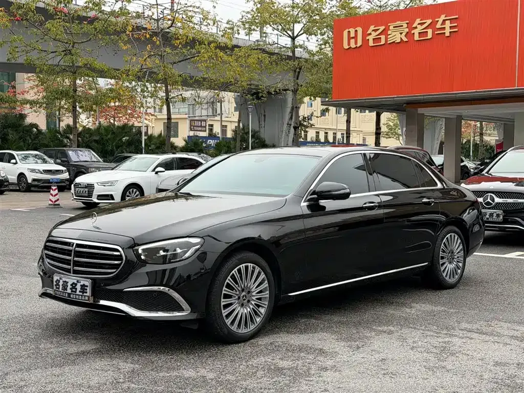 Mercedes-Benz E-Class — фото 1