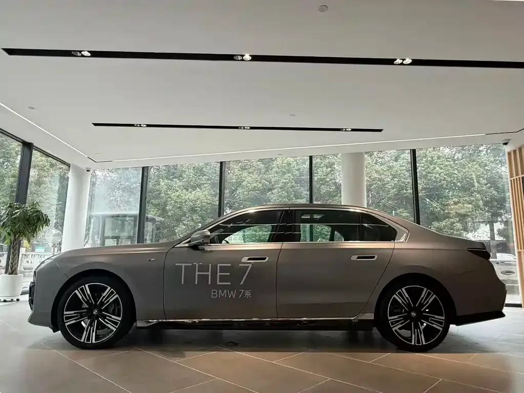 BMW 7 Series 2025 из CN, фото 7