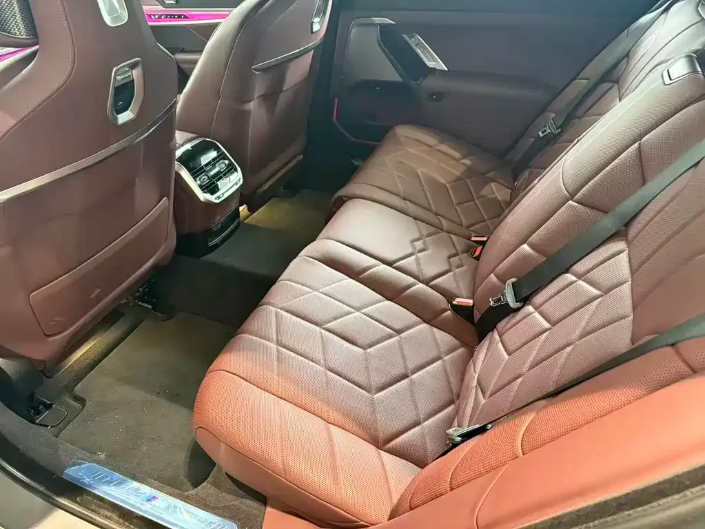 BMW 7 Series 2025 из CN, фото 8