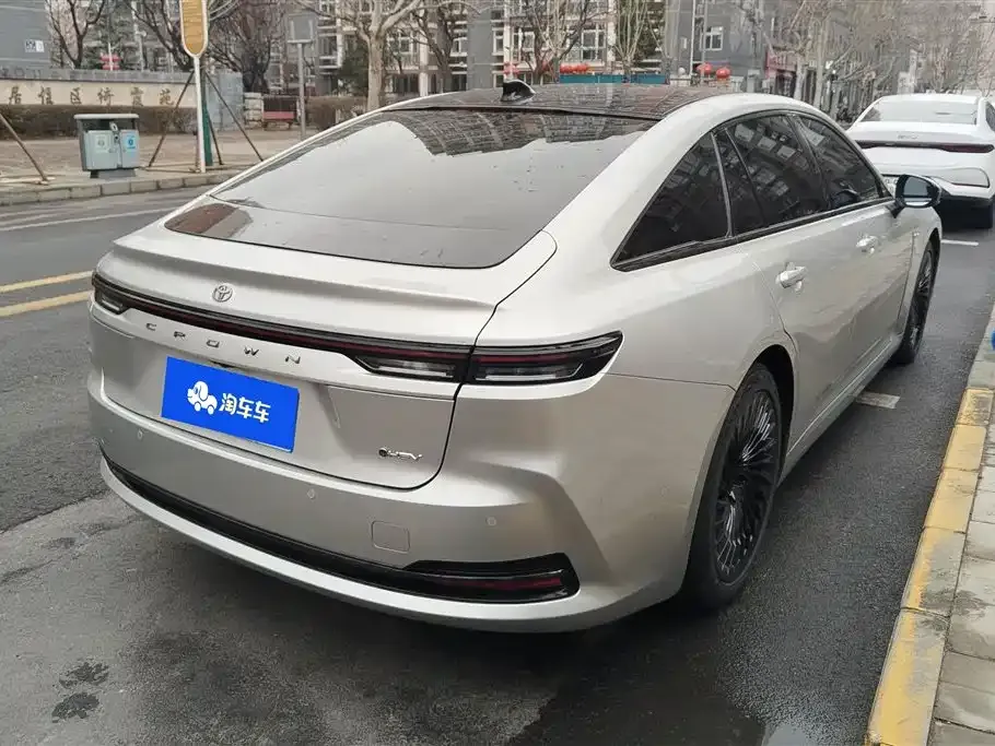 Toyota Crown (Import) 2024 из CN, фото 8