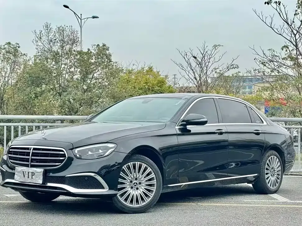 Mercedes-Benz E-Class — фото 1