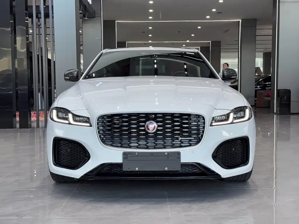 Jaguar XFL — фото 2