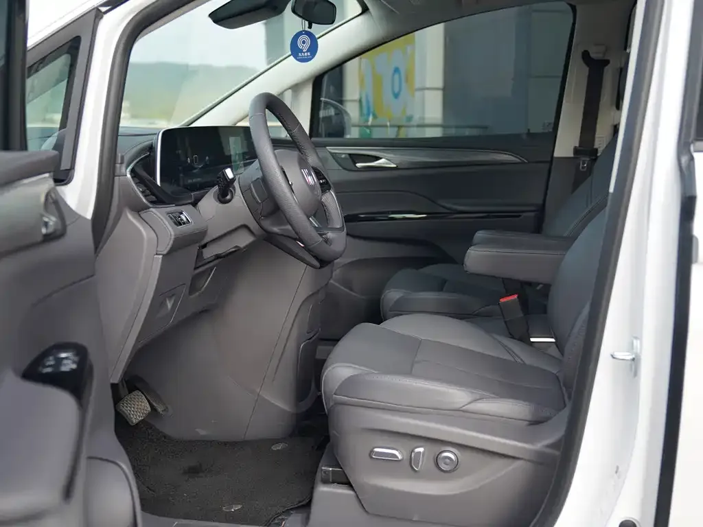 Buick GL8 2025 из CN, фото 3