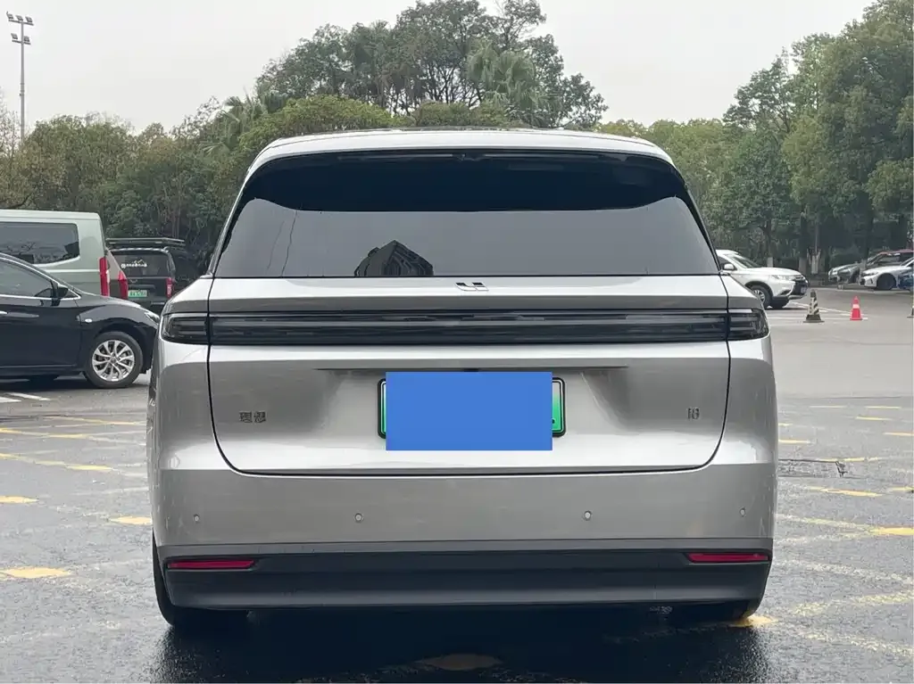 Li Auto i8 — фото 10