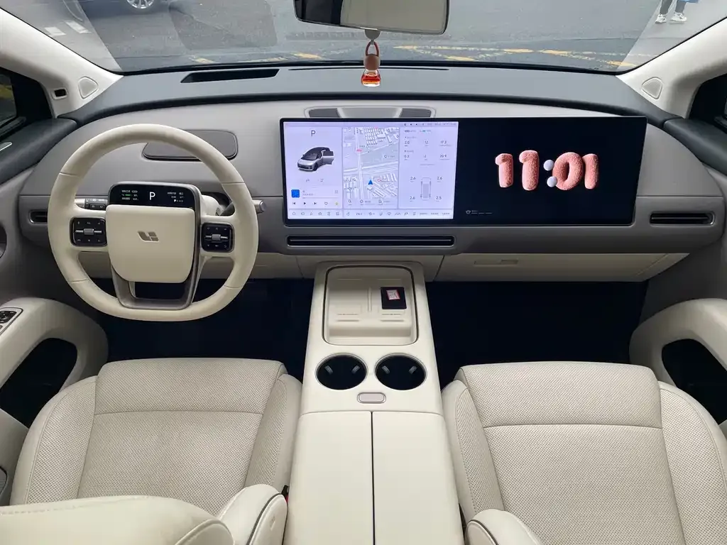 Li Auto i8 — фото 5