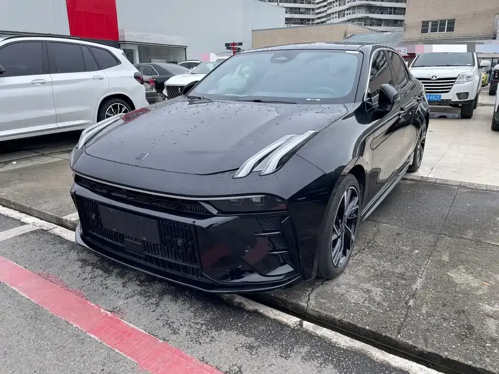 Lynk & Co 03