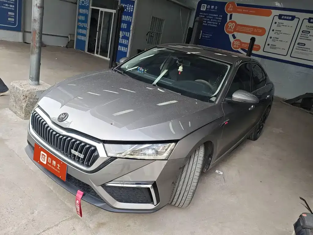 Skoda Octavia — фото 1