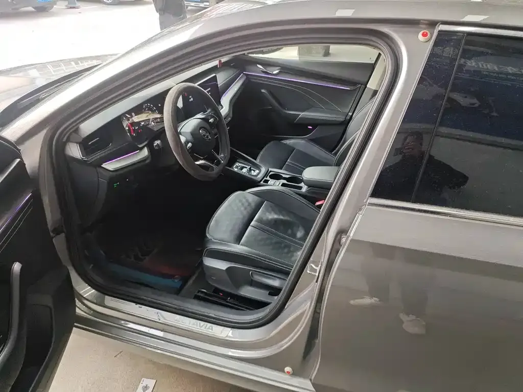 Skoda Octavia — фото 4