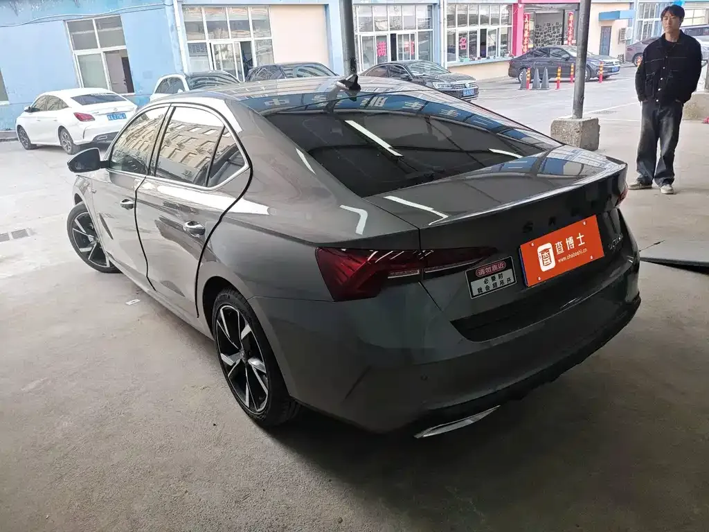 Skoda Octavia — фото 2