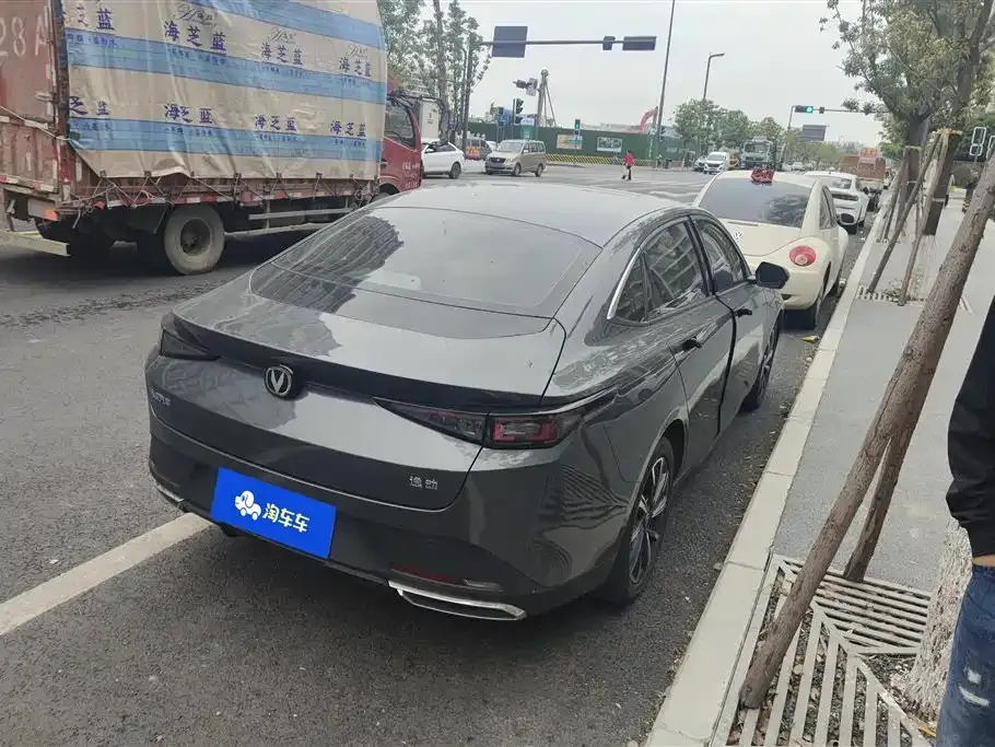 Changan Eado — фото 10