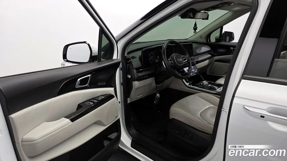 Kia Carnival — фото 10