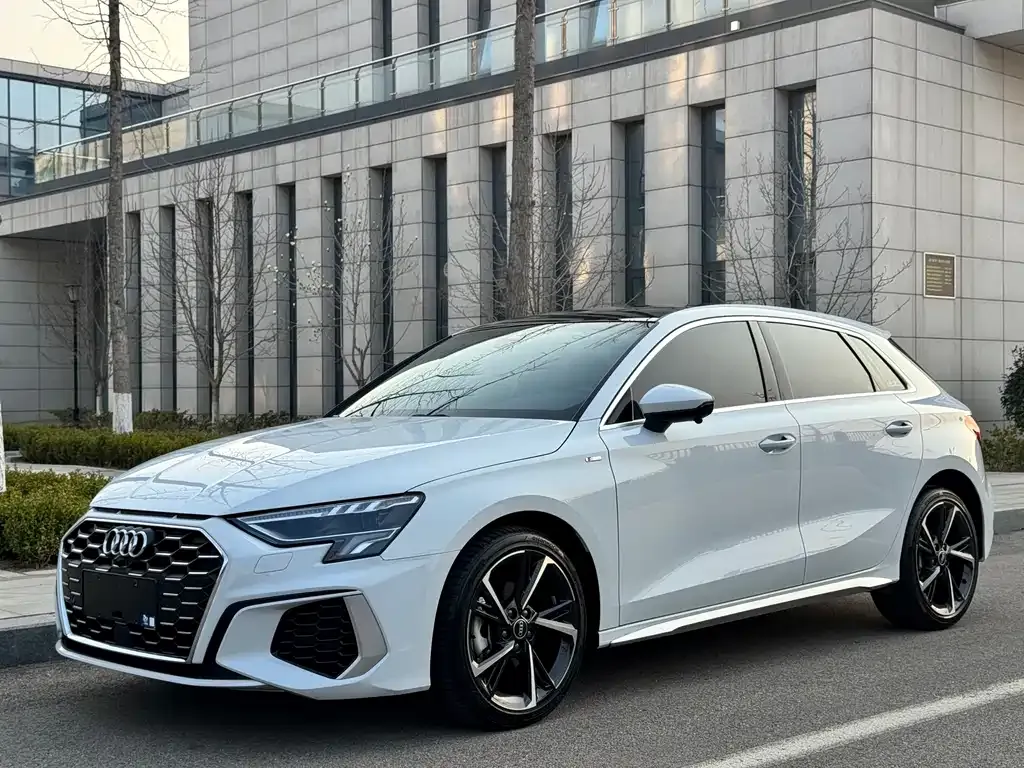 Audi A3 — фото 1