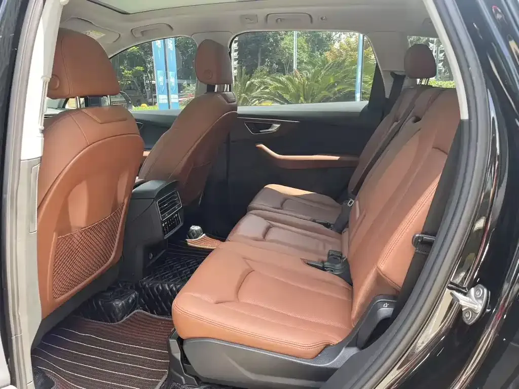 Audi Q7 2021 из CN, фото 5