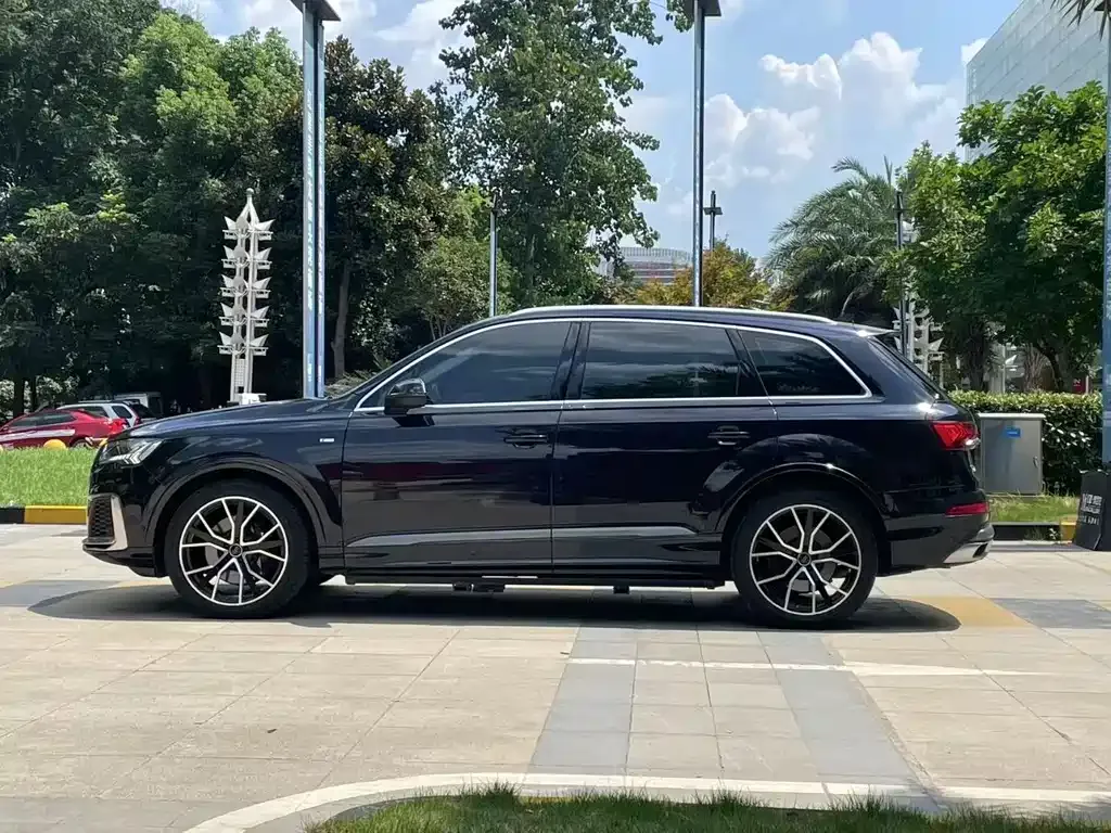 Audi Q7 2021 из CN, фото 4