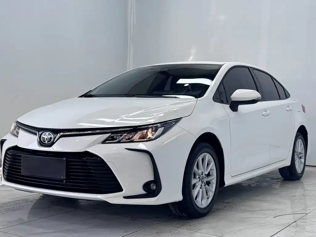 Toyota Corolla — фото 1