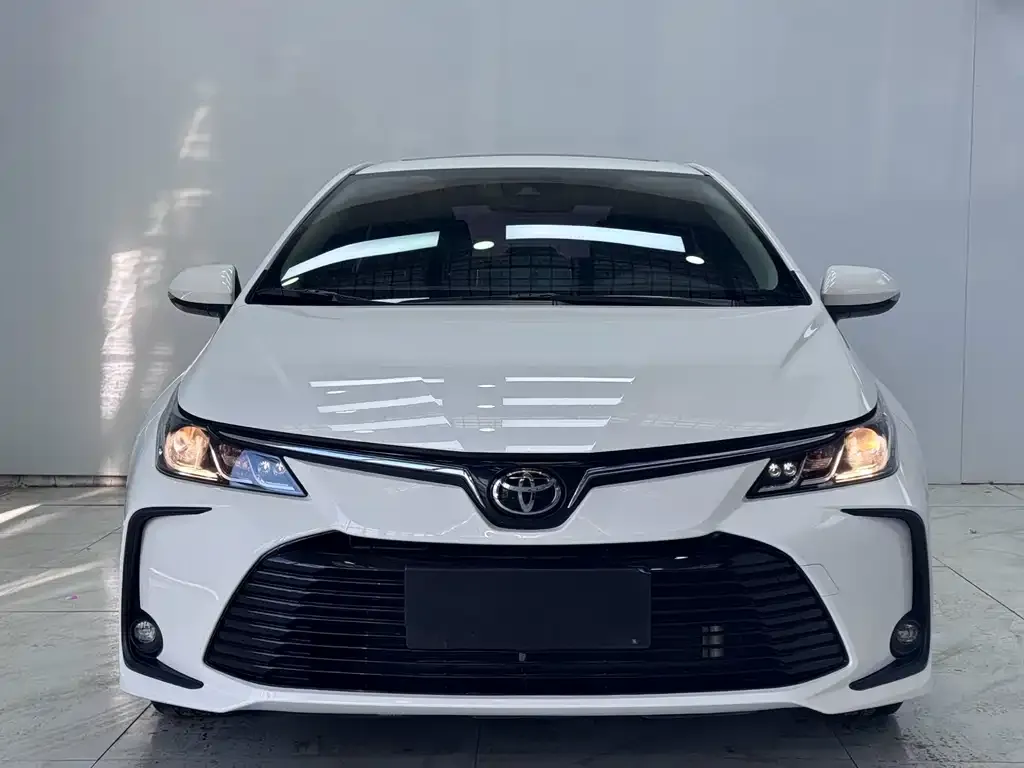 Toyota Corolla — фото 10
