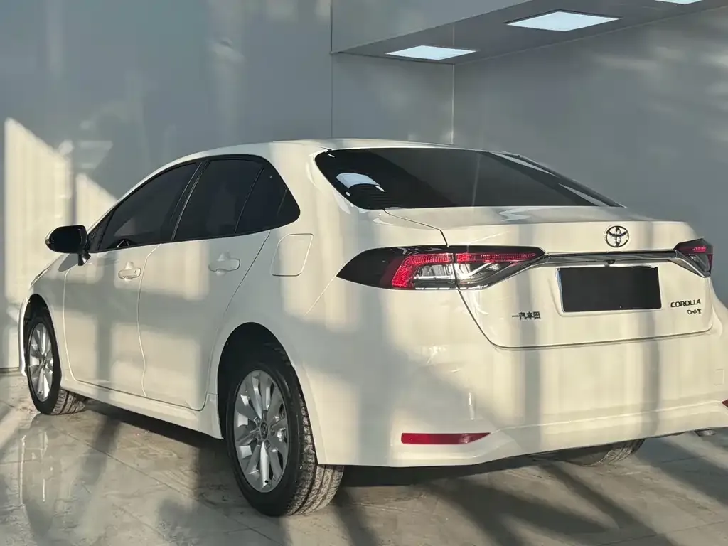 Toyota Corolla — фото 4