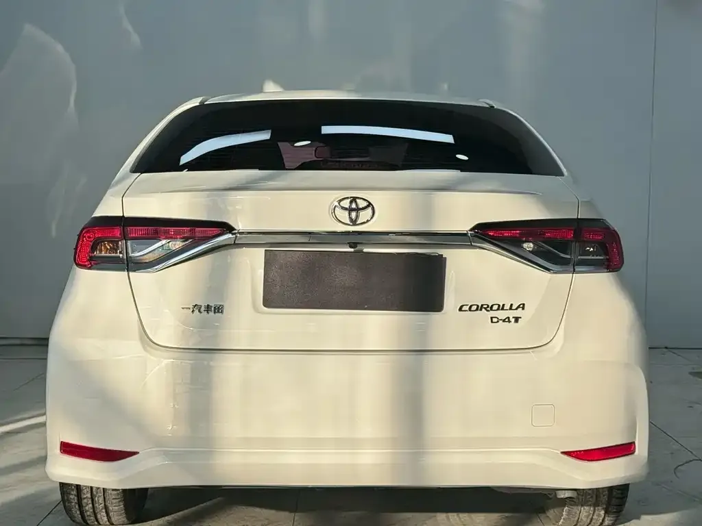 Toyota Corolla — фото 9