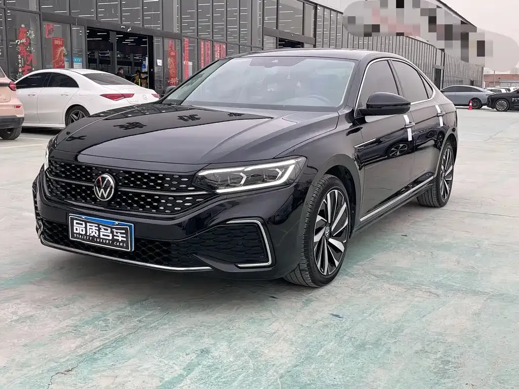 Volkswagen Passat — фото 1
