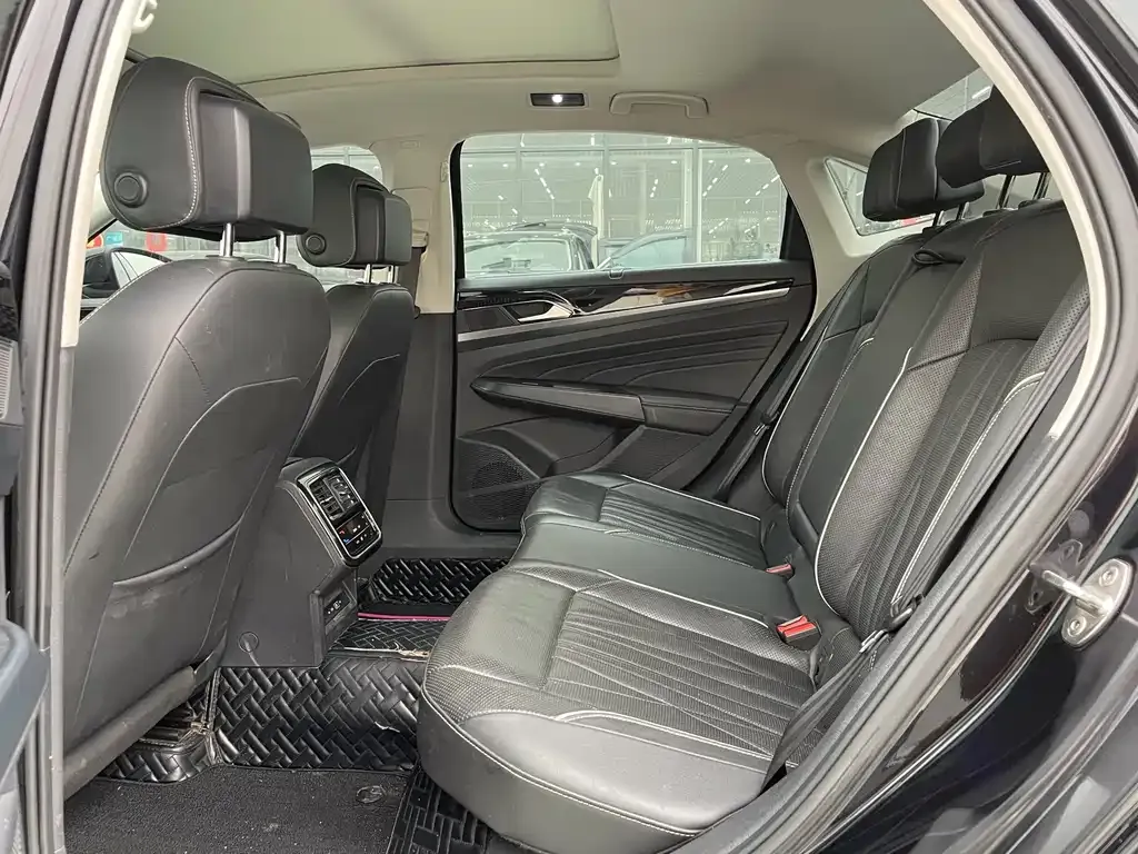 Volkswagen Passat — фото 5