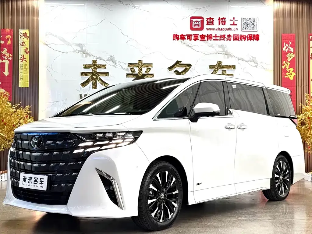 Toyota Alphard — фото 1