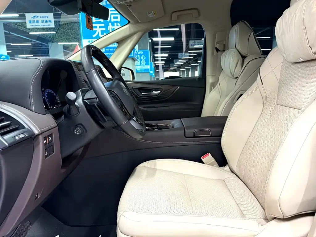 Toyota Alphard — фото 8