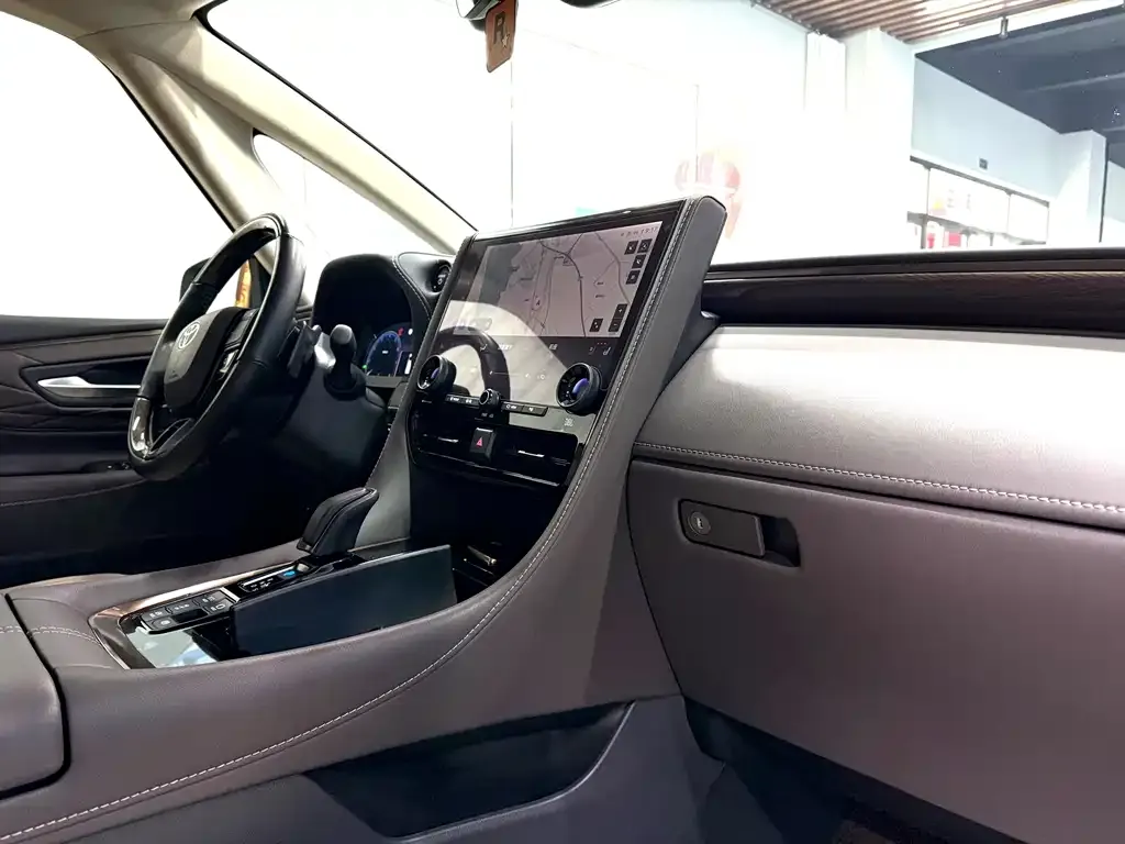 Toyota Alphard — фото 5