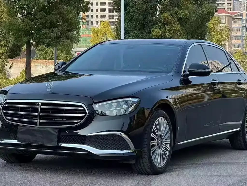 Mercedes-Benz E-Class — фото 1