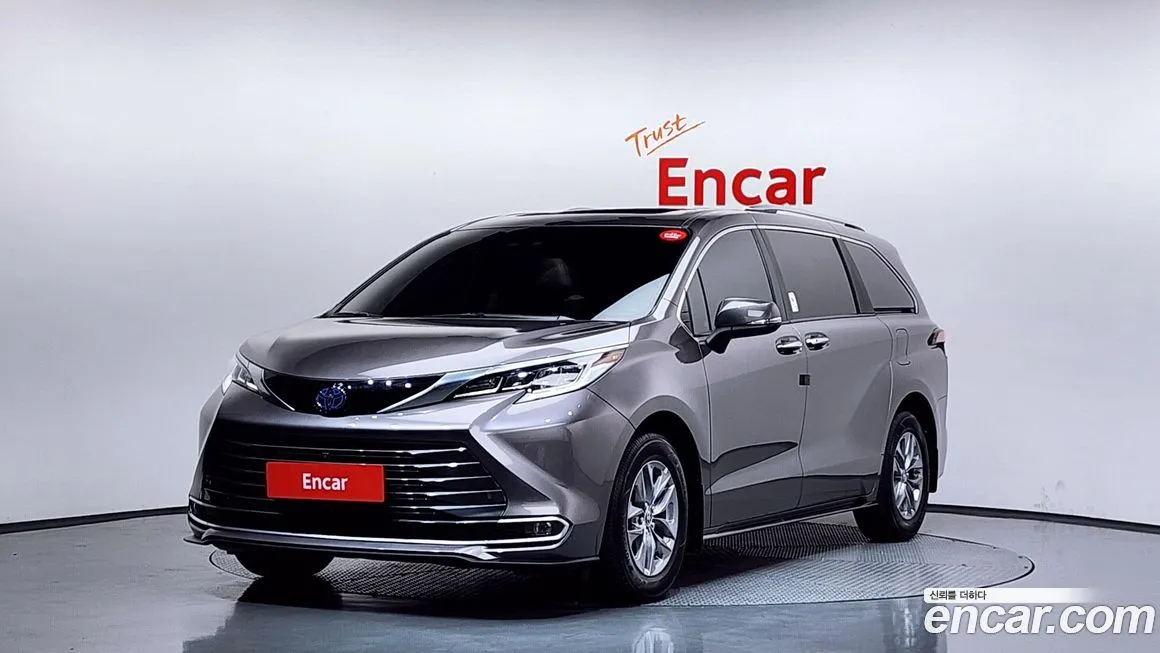Toyota Sienna 2.5 Hybrid AWD 1