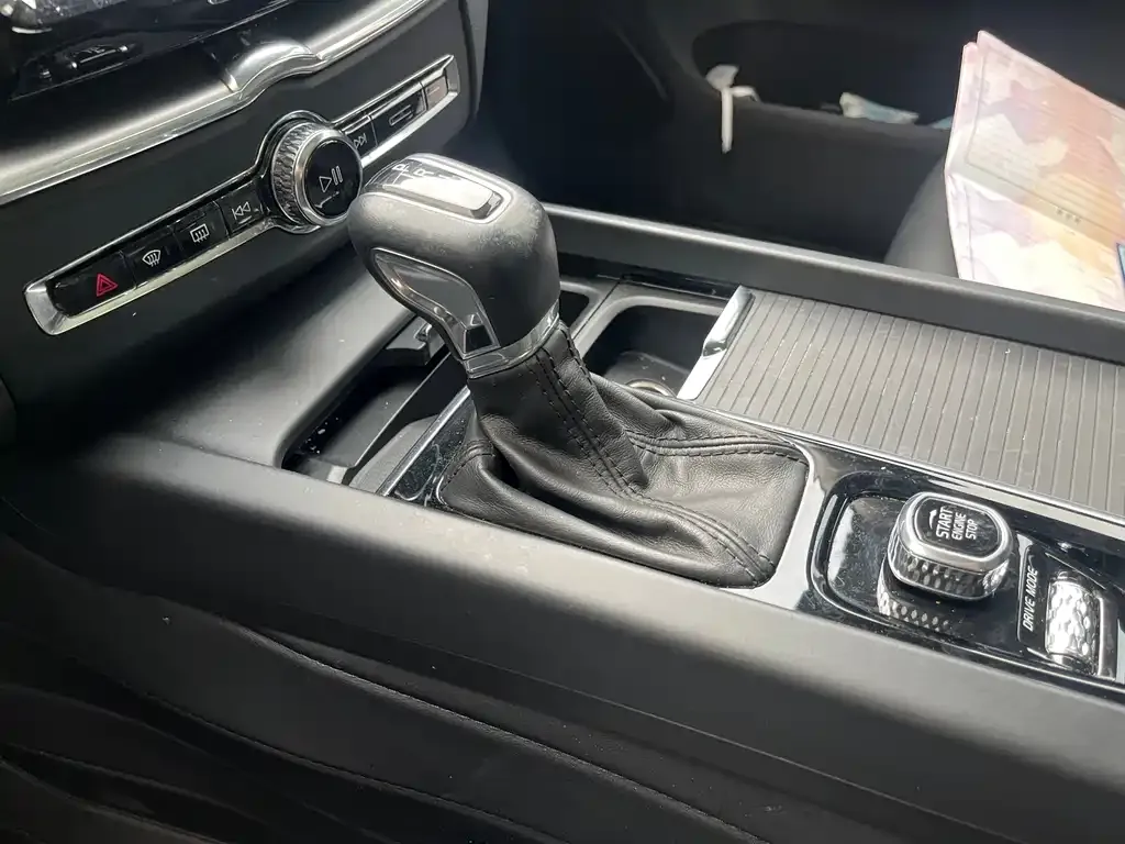 Volvo XC60 2021 из CN, фото 7