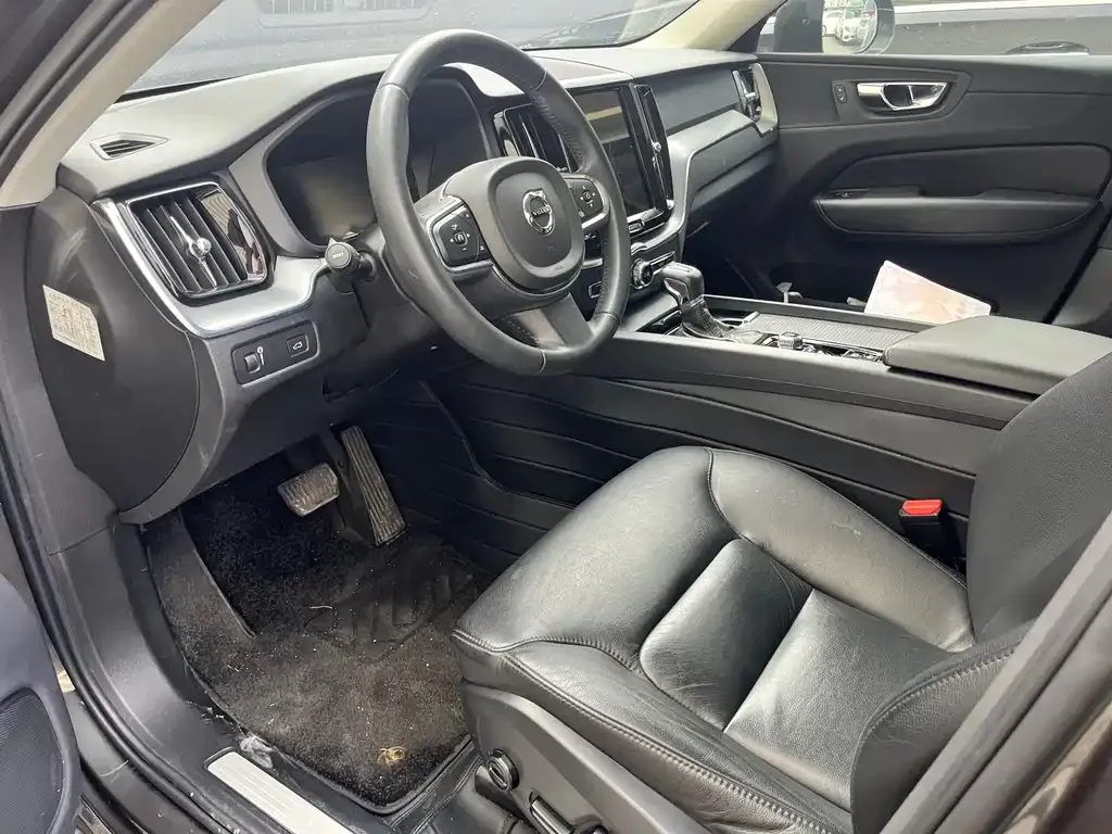 Volvo XC60 2021 из CN, фото 2