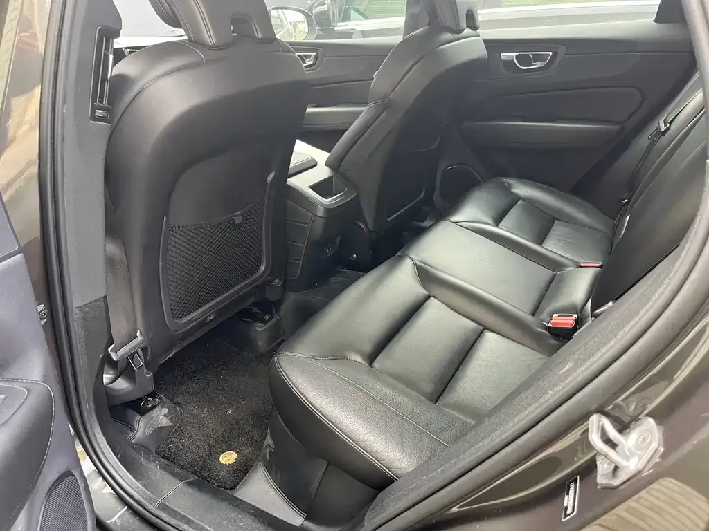 Volvo XC60 2021 из CN, фото 6