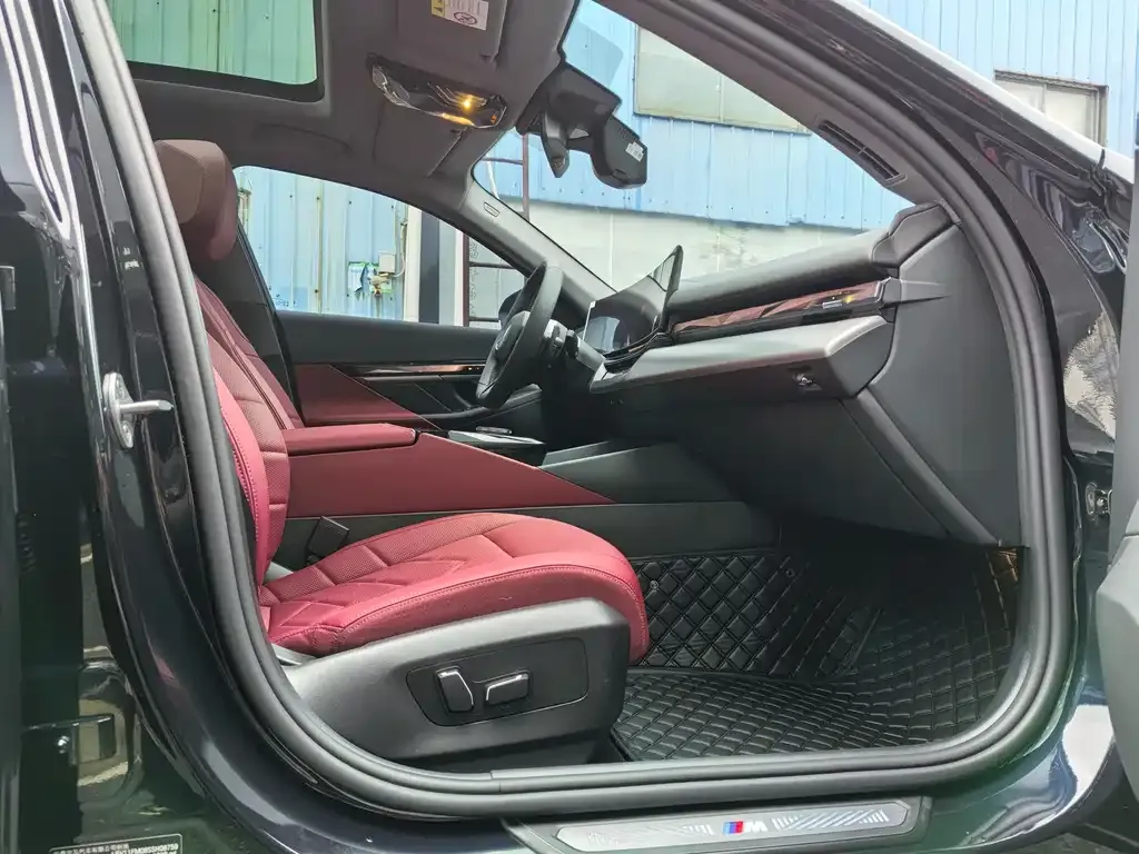BMW 5 Series 2024 из CN, фото 4