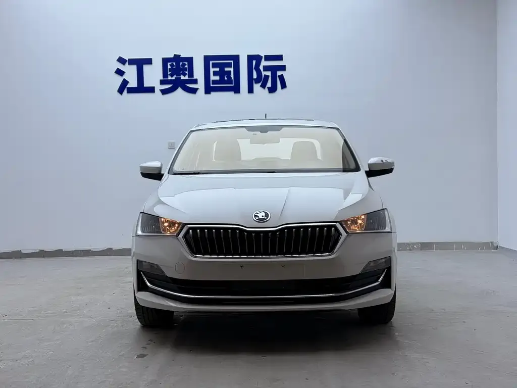 Skoda Rapid — фото 3