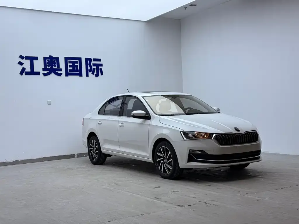 Skoda Rapid — фото 2