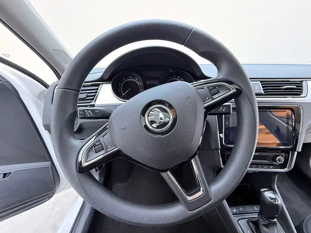 Skoda Rapid — фото 7