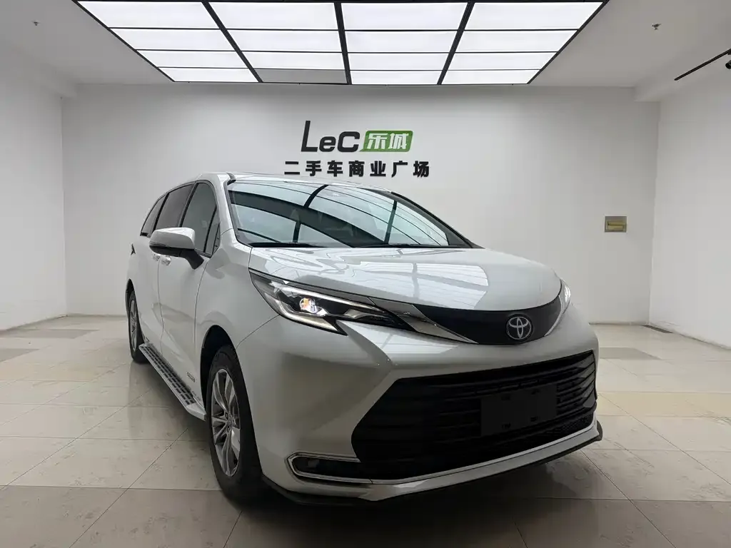 Toyota Sienna 2023 из CN, фото 9