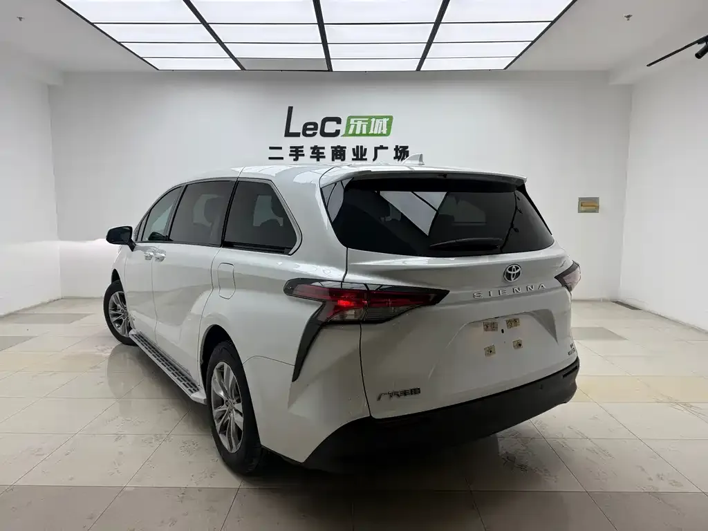 Toyota Sienna 2023 из CN, фото 5
