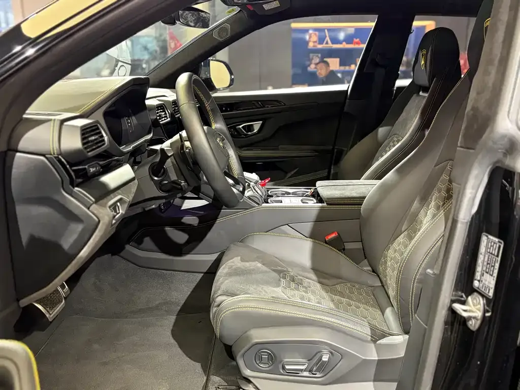 Lamborghini Urus 2023 из CN, фото 4