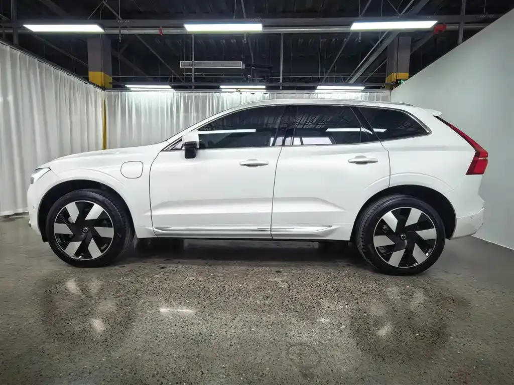 Volvo XC60 PHEV — фото 10