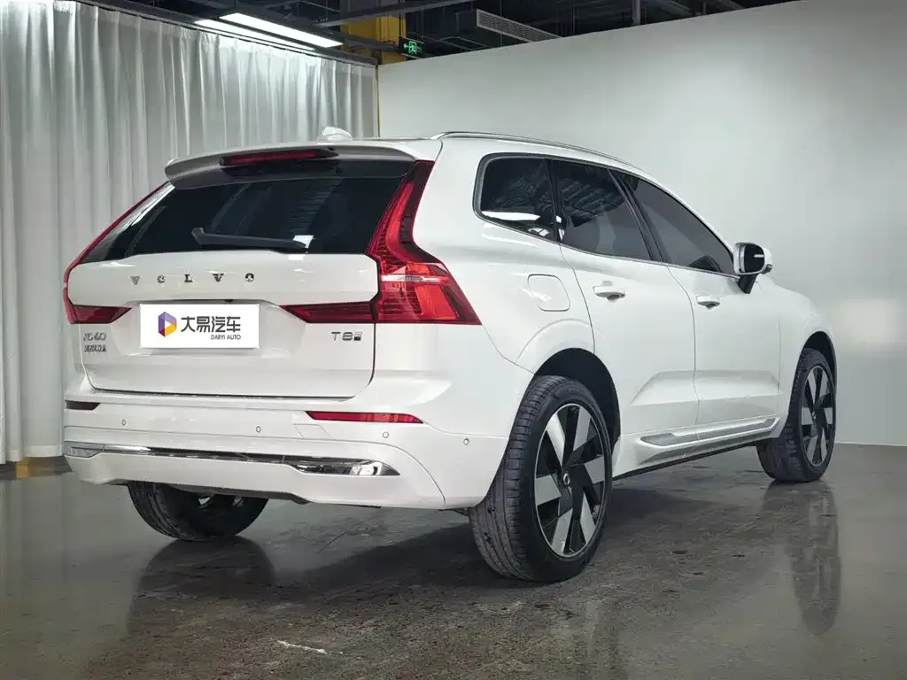 Volvo XC60 PHEV — фото 4