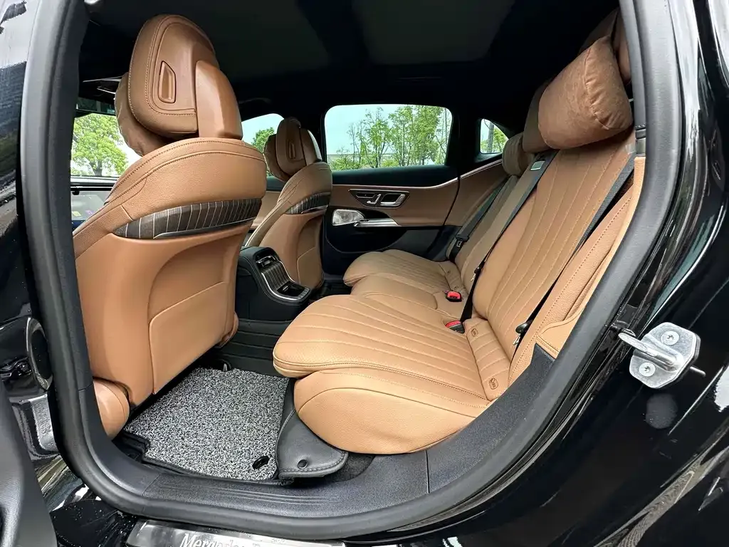 Mercedes-Benz E-Class — фото 10