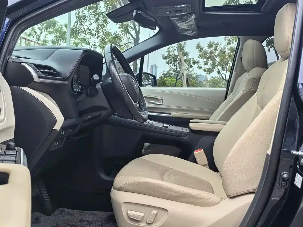 Toyota Sienna 2022 из CN, фото 2