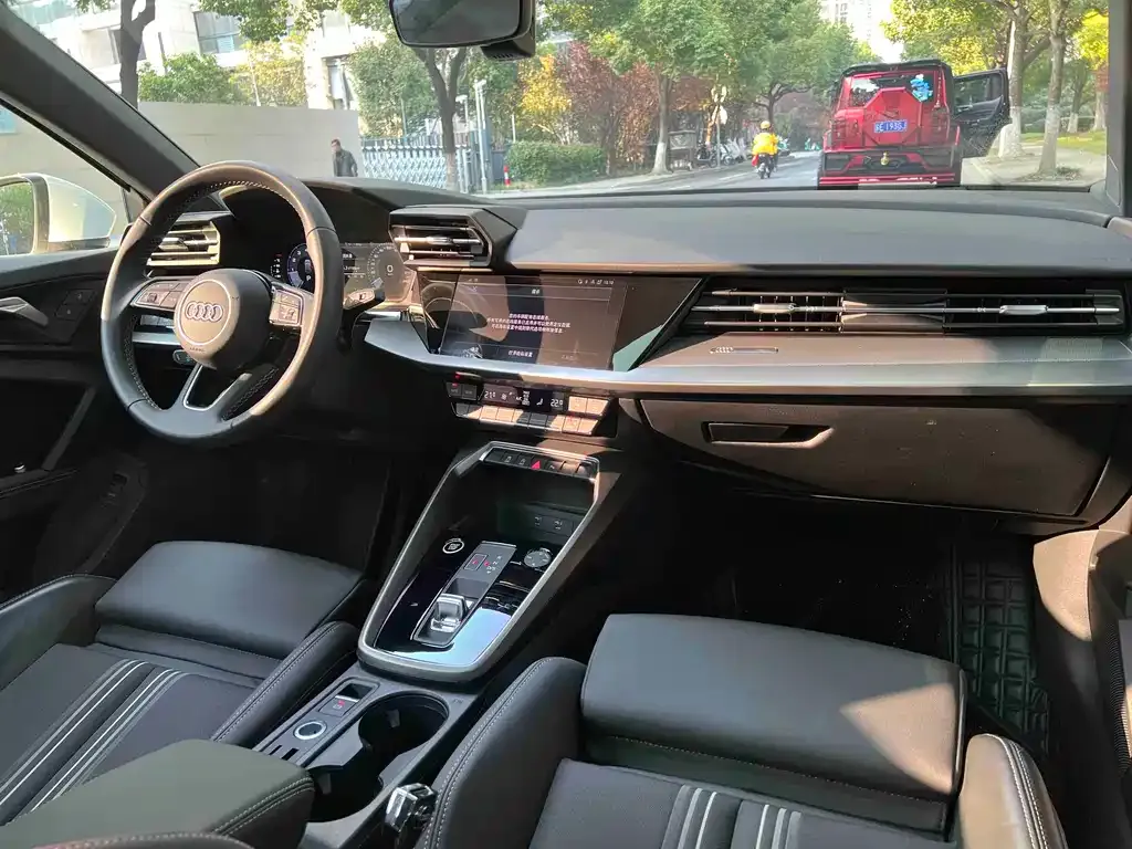 Audi A3 2023 из CN, фото 2