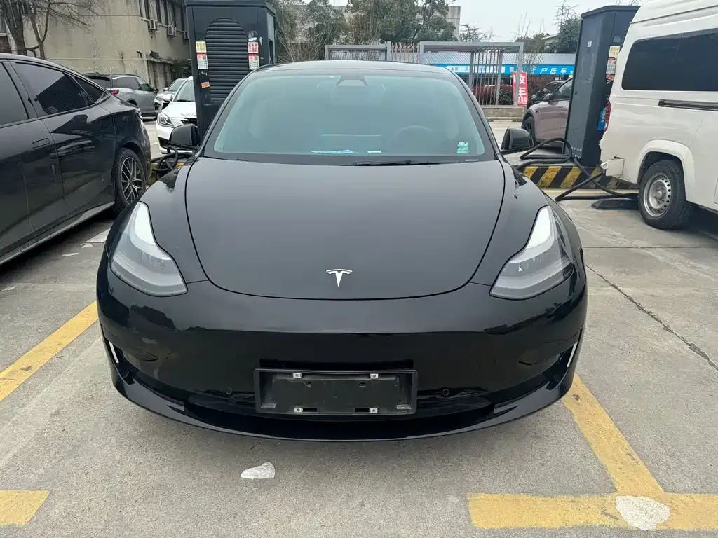 Tesla Model 3 — фото 9