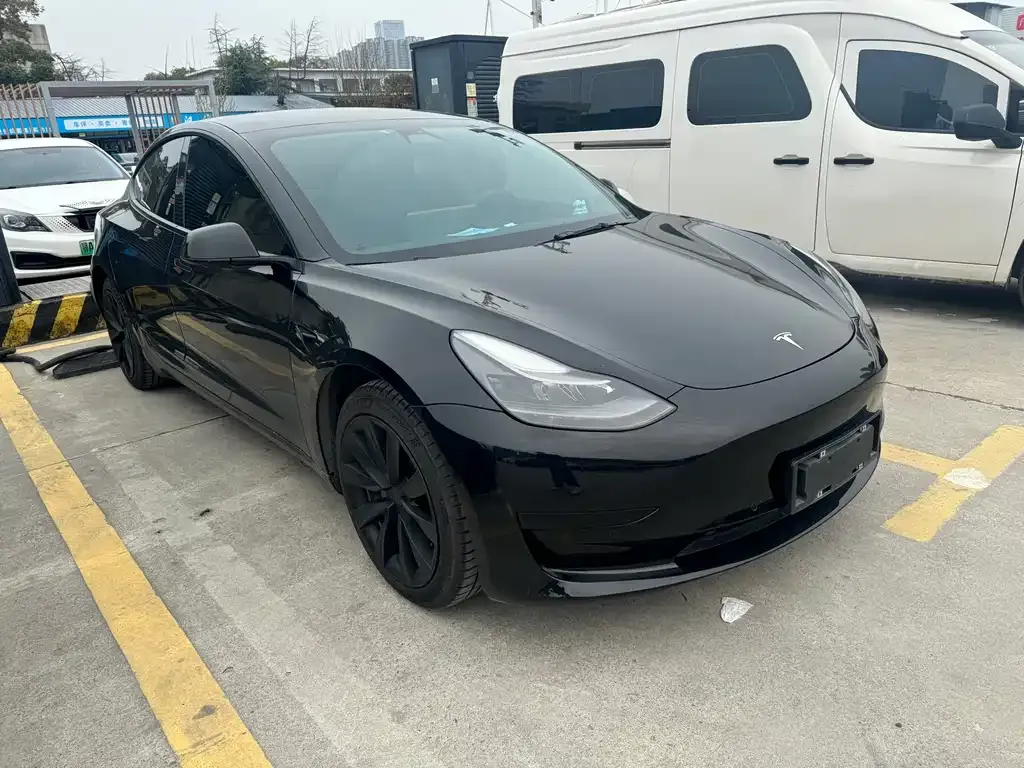 Tesla Model 3 — фото 4