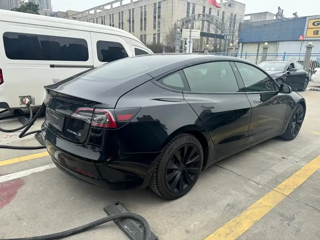 Tesla Model 3 — фото 10