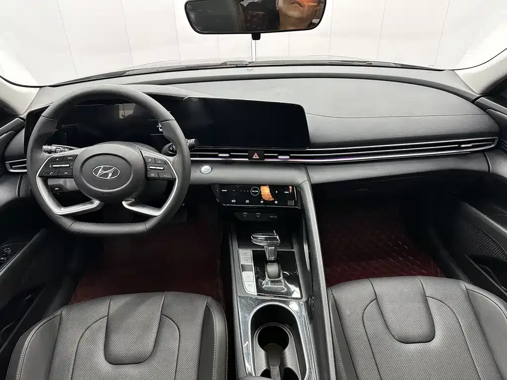 Hyundai Elantra — фото 4