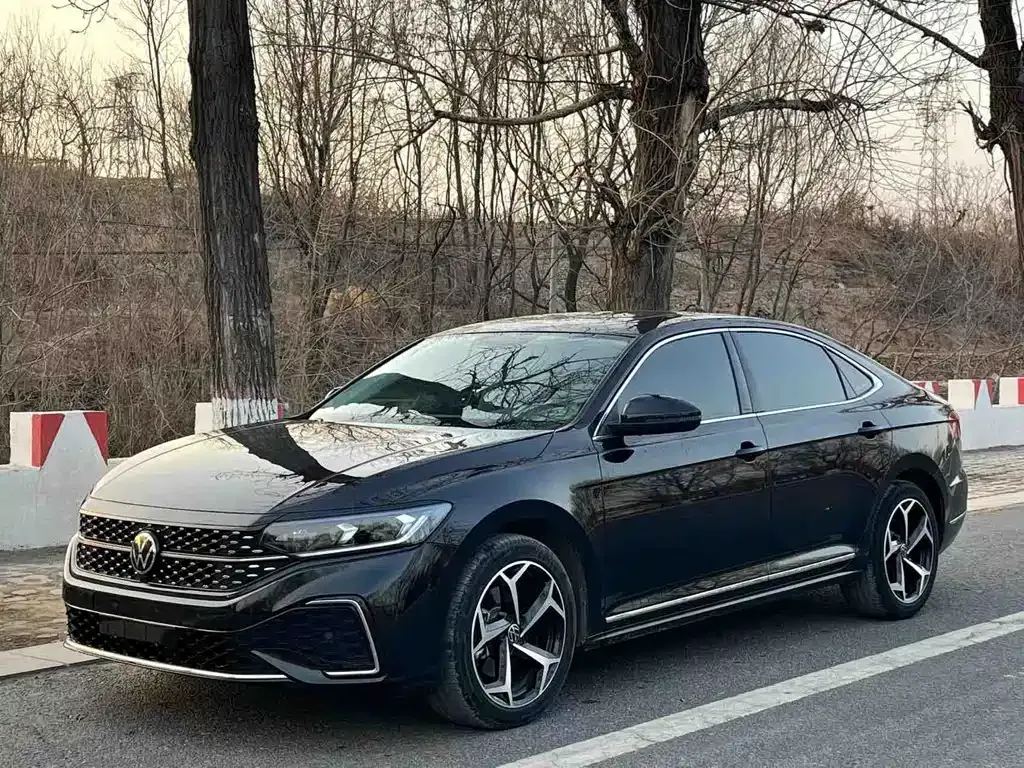 Volkswagen Passat — фото 1