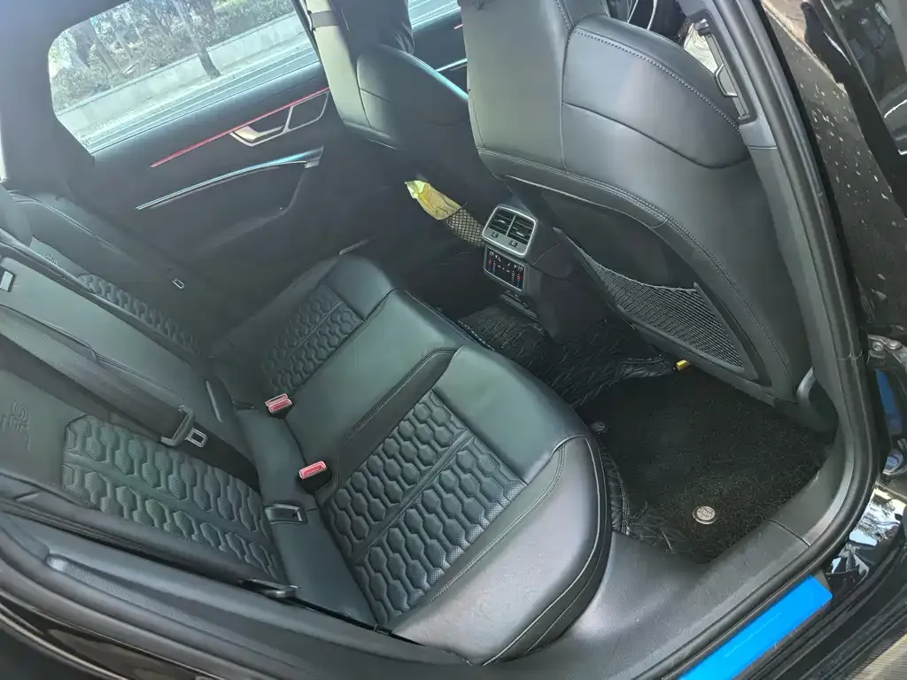 Audi RS 6 2025 из CN, фото 7